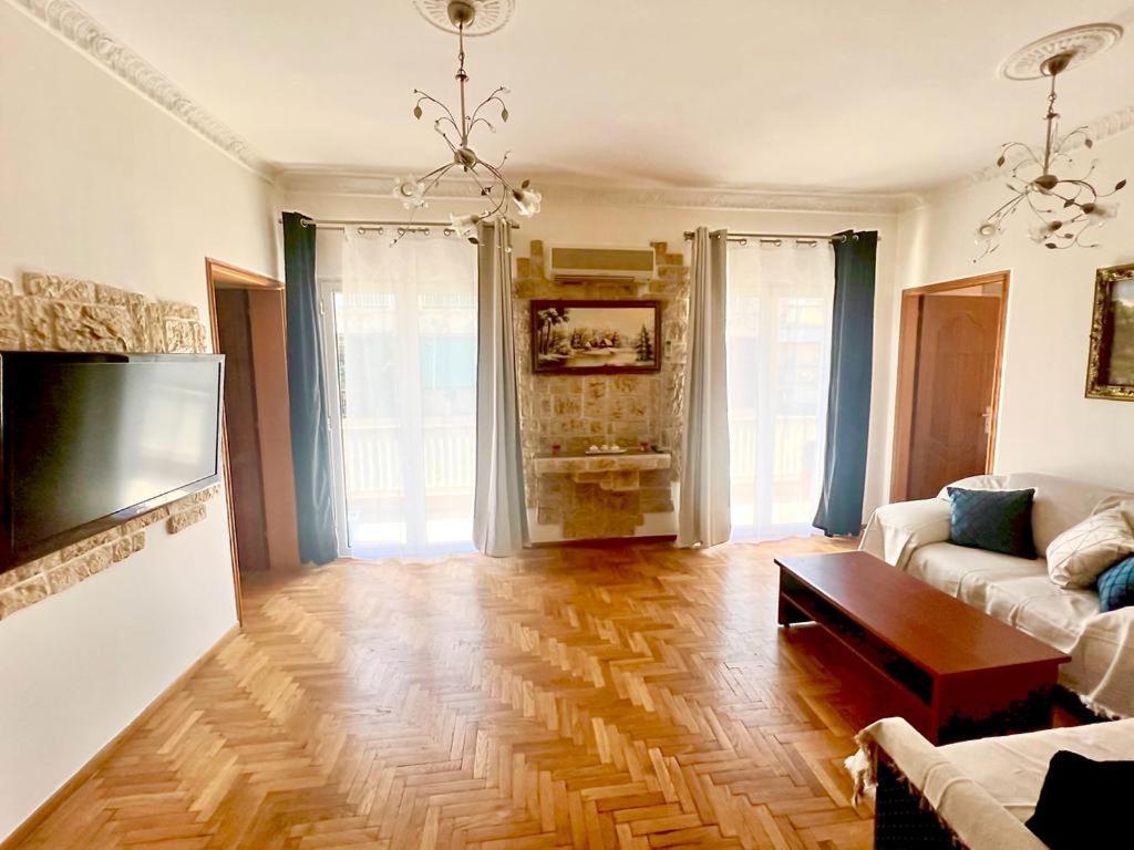 Neoclassical 2Bed In Kallimarmaro アテネ エクステリア 写真